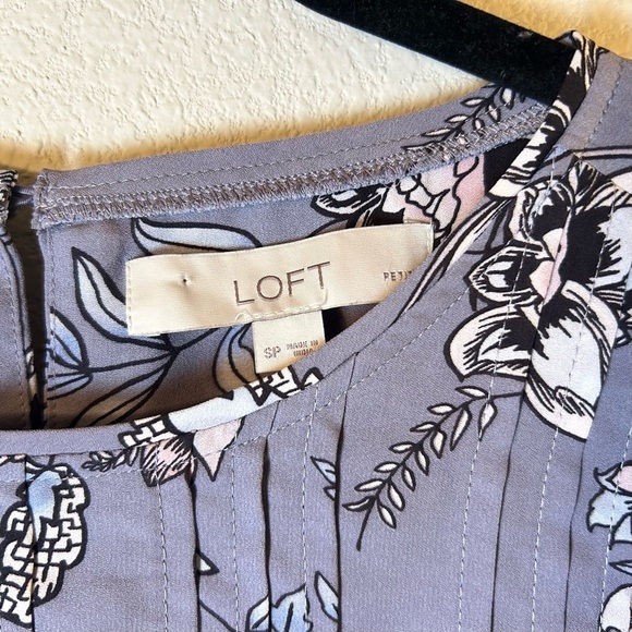 Womens Small Blouse THE LOFT Floral Periwinkle Flowy Boho Office Capsule - Picture 4 of 16